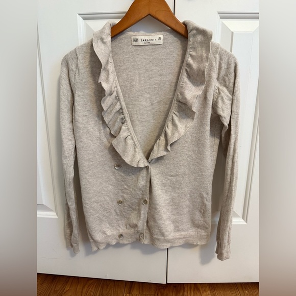Zara Knit Ruffle Cardigan Button Down Sweater size Medium - Picture 1 of 9